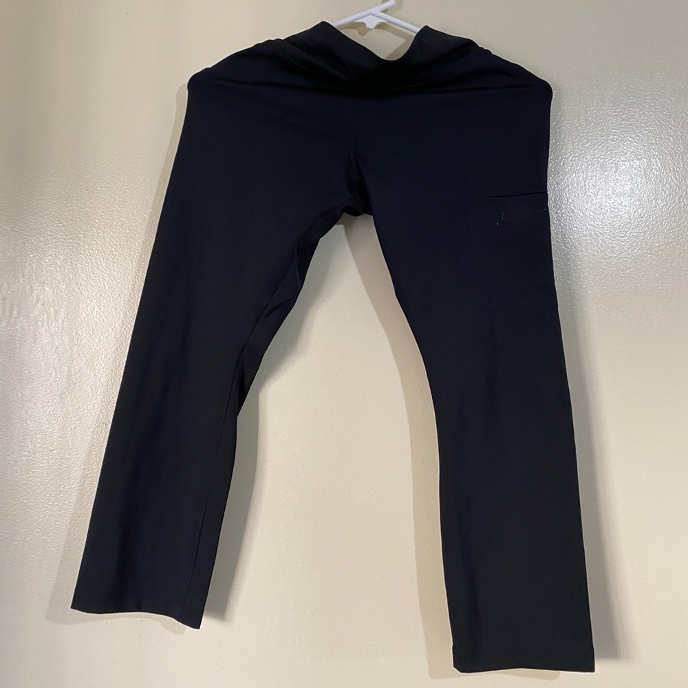 Women’s Medium - Black Nike Dri-Fit Leggings
